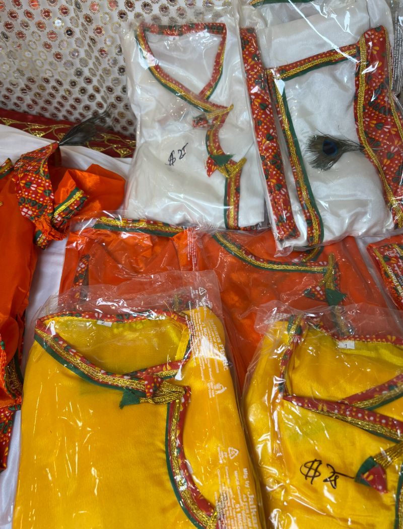 A bunch of bags that are on the ground