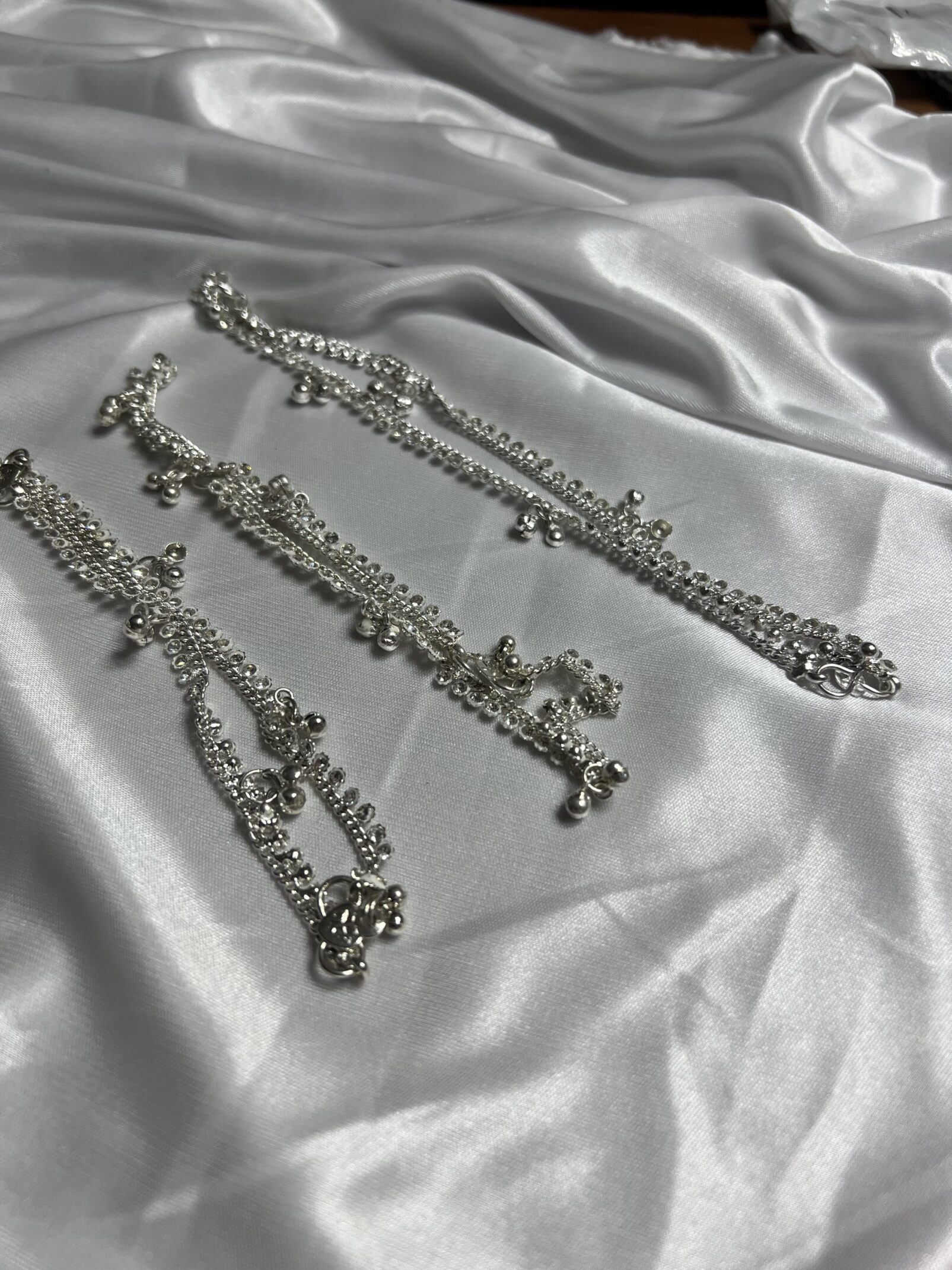 A silver chain with many different chains on it